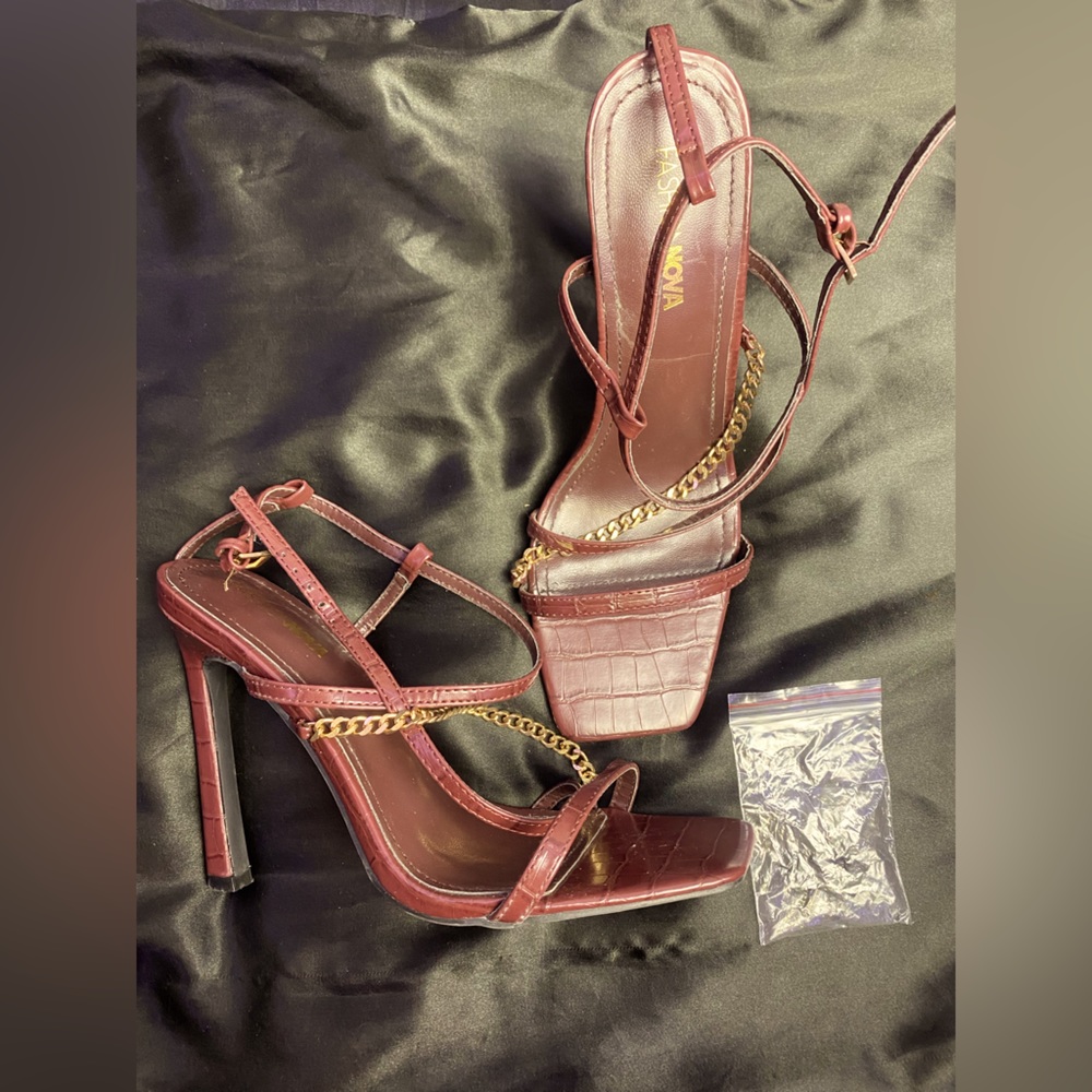 Fashion Nova Brown Heels with gold chain